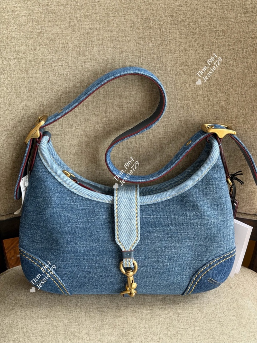 NWT！COACH Hamptons Hobo Bag With Repurposed Denim（CW647）fast shiping